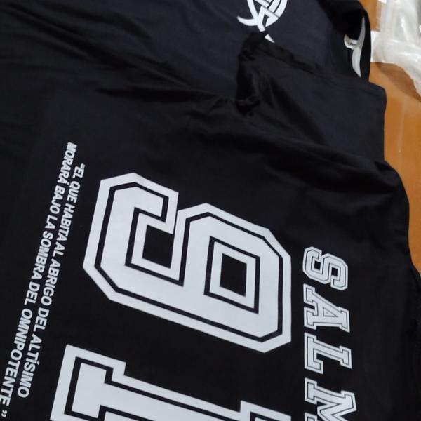 Remera negra con el Salmo 91